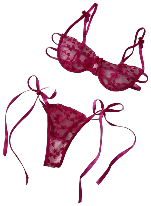 Ensemble en tulle rose brodé de cœurs : soutien-gorge à armatures avec rubans et nœuds, et string à nouer